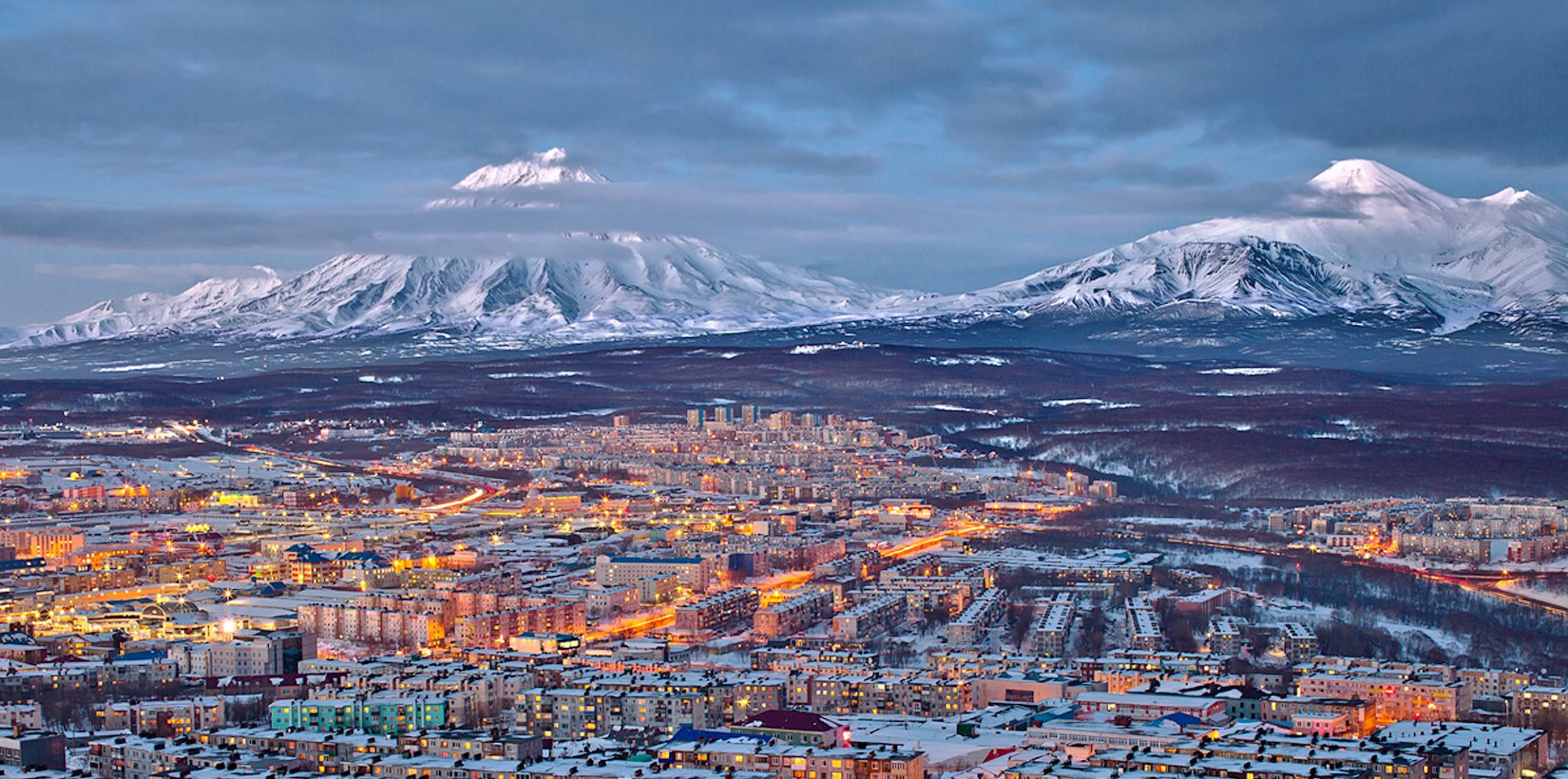 Сколько часов петропавловск камчатский. Камчатка Петропавловск-Камчатский. Дальний Восток Петропавловск-Камчатский. Камчатка город Петропавловск. Петропавловск-Камчатский 2016.